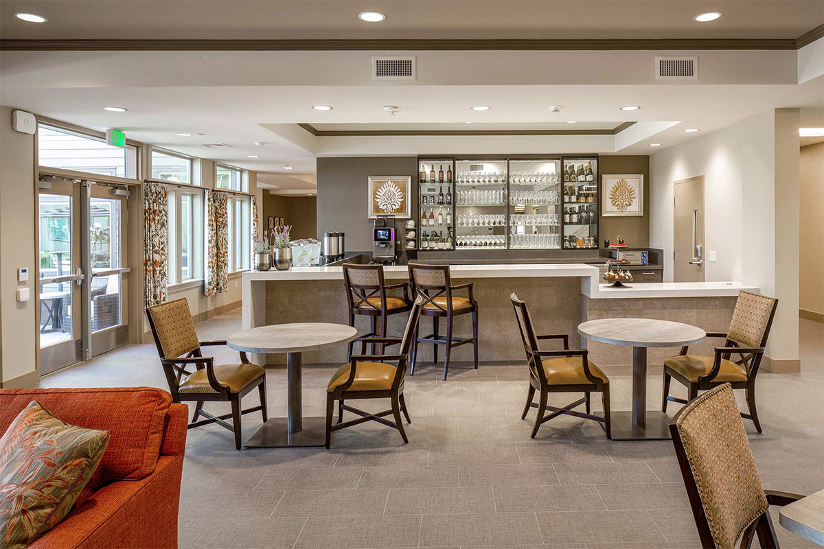 From morning espresso to a daily happy hour, residents gather in The Bistro, our Italian-style coffee house and wine bar.