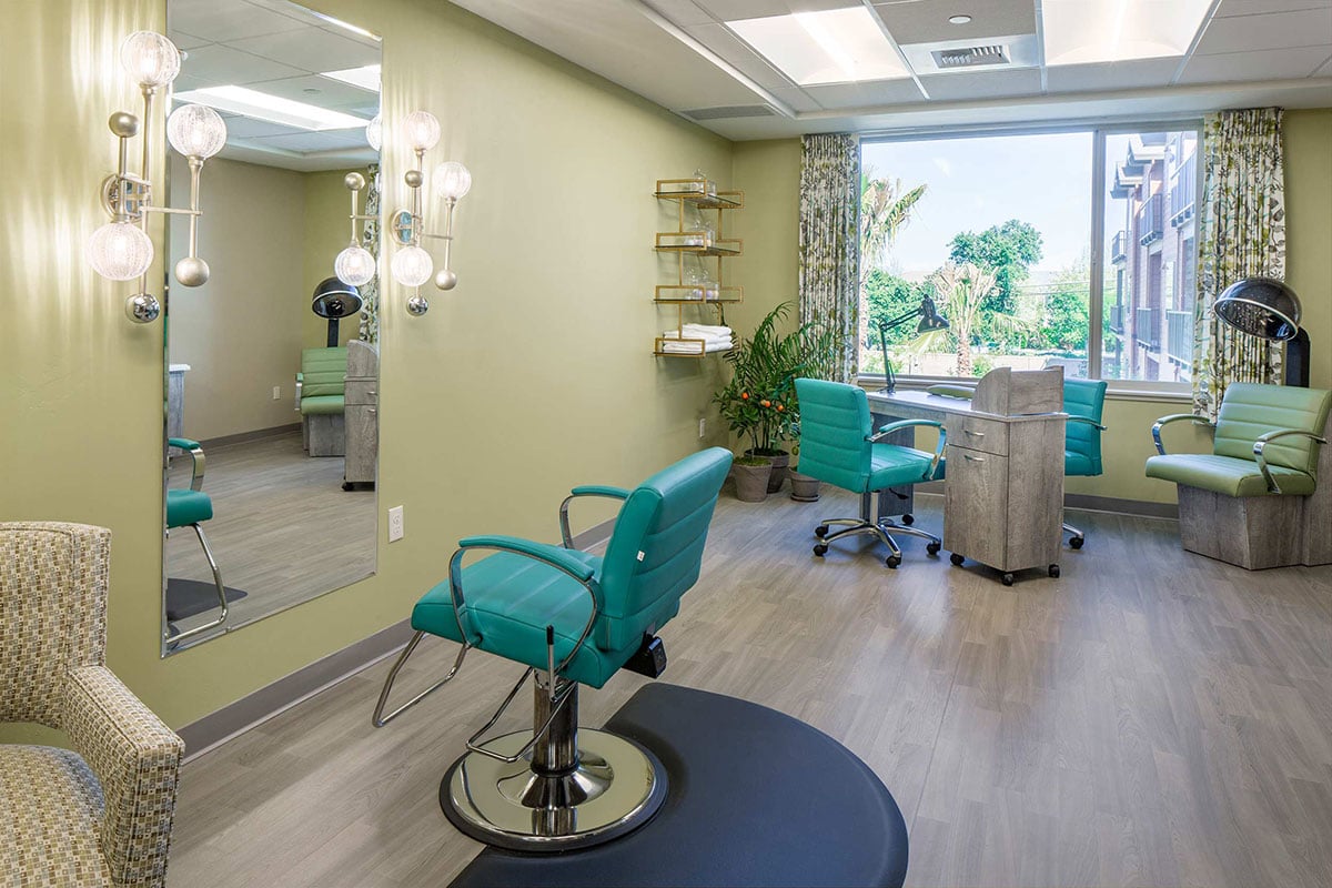 You feel good when you look great. A full range of beauty services is available in our salon.